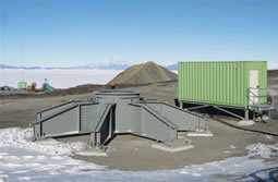 The assembled foundation and transformer building – ready for the 2009/2010 summer season. Photo by Scott Bennett.